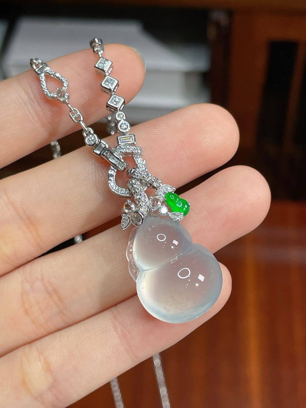 Dây chuyền cổ xương đào hồ lô băng cao cấp, hoàn hảo, khảm 18k vàng, không thương lượng giá, khuyến khích mạnh mẽ (wg0022688)