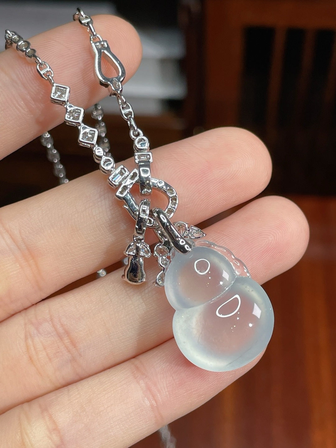 Dây chuyền cổ xương đào hồ lô băng cao cấp, hoàn hảo, khảm 18k vàng, không thương lượng giá, khuyến khích mạnh mẽ (wg0022688)