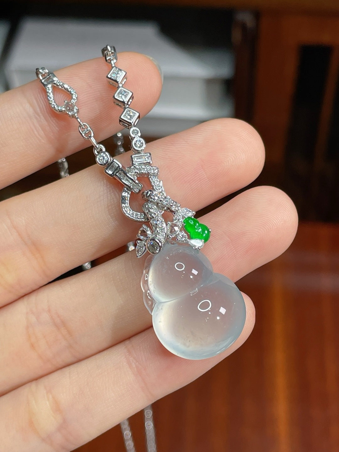 Dây chuyền cổ xương đào hồ lô băng cao cấp, hoàn hảo, khảm 18k vàng, không thương lượng giá, khuyến khích mạnh mẽ (wg0022688)
