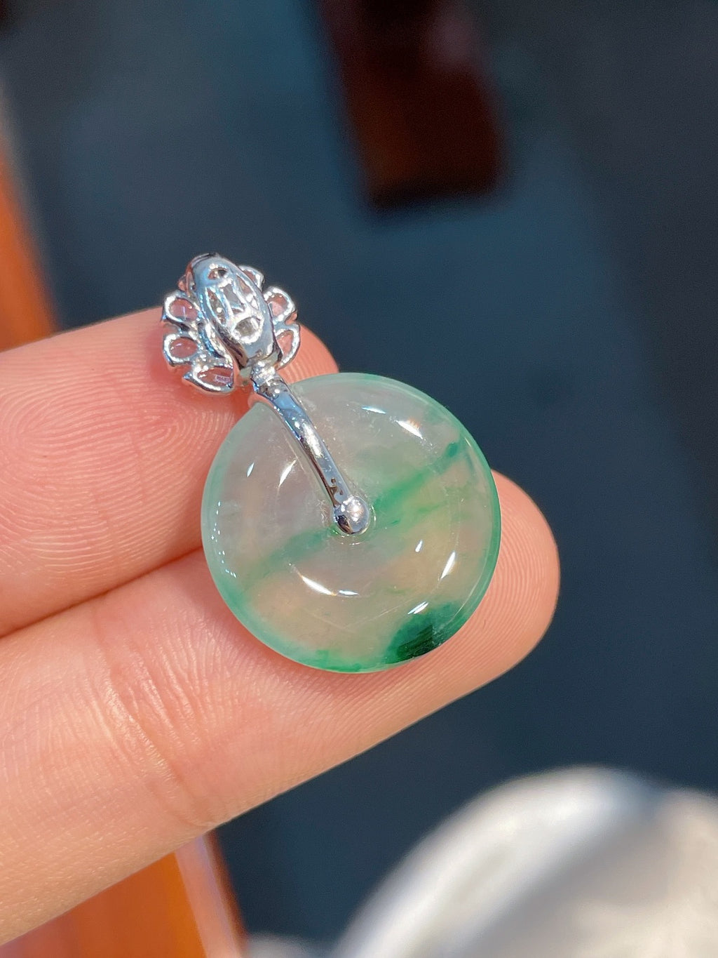 Mặt dây chuyền ngọc băng lục hoàn hảo mạ vàng 18k không mặc cả khuyến nghị mạnh mẽ