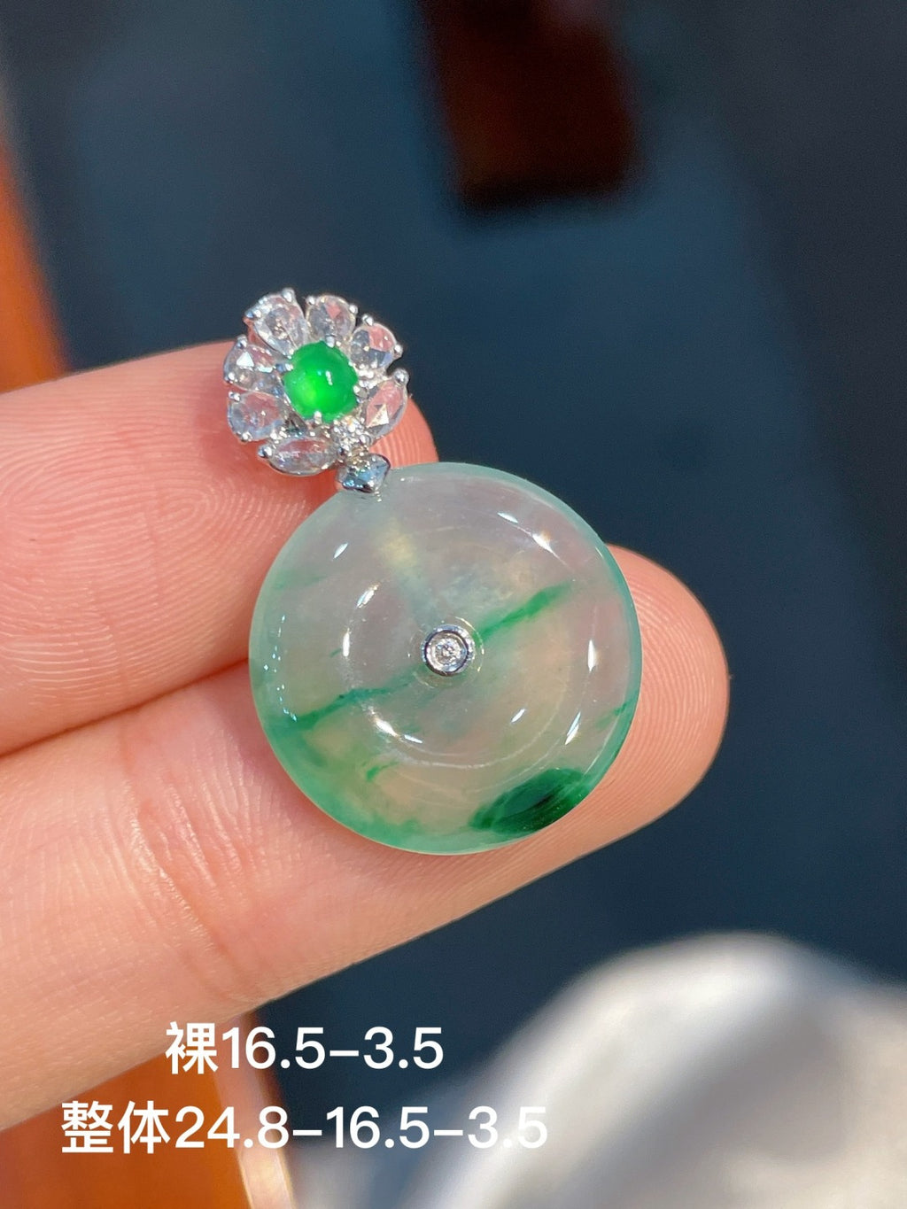 Mặt dây chuyền ngọc băng lục hoàn hảo mạ vàng 18k không mặc cả khuyến nghị mạnh mẽ
