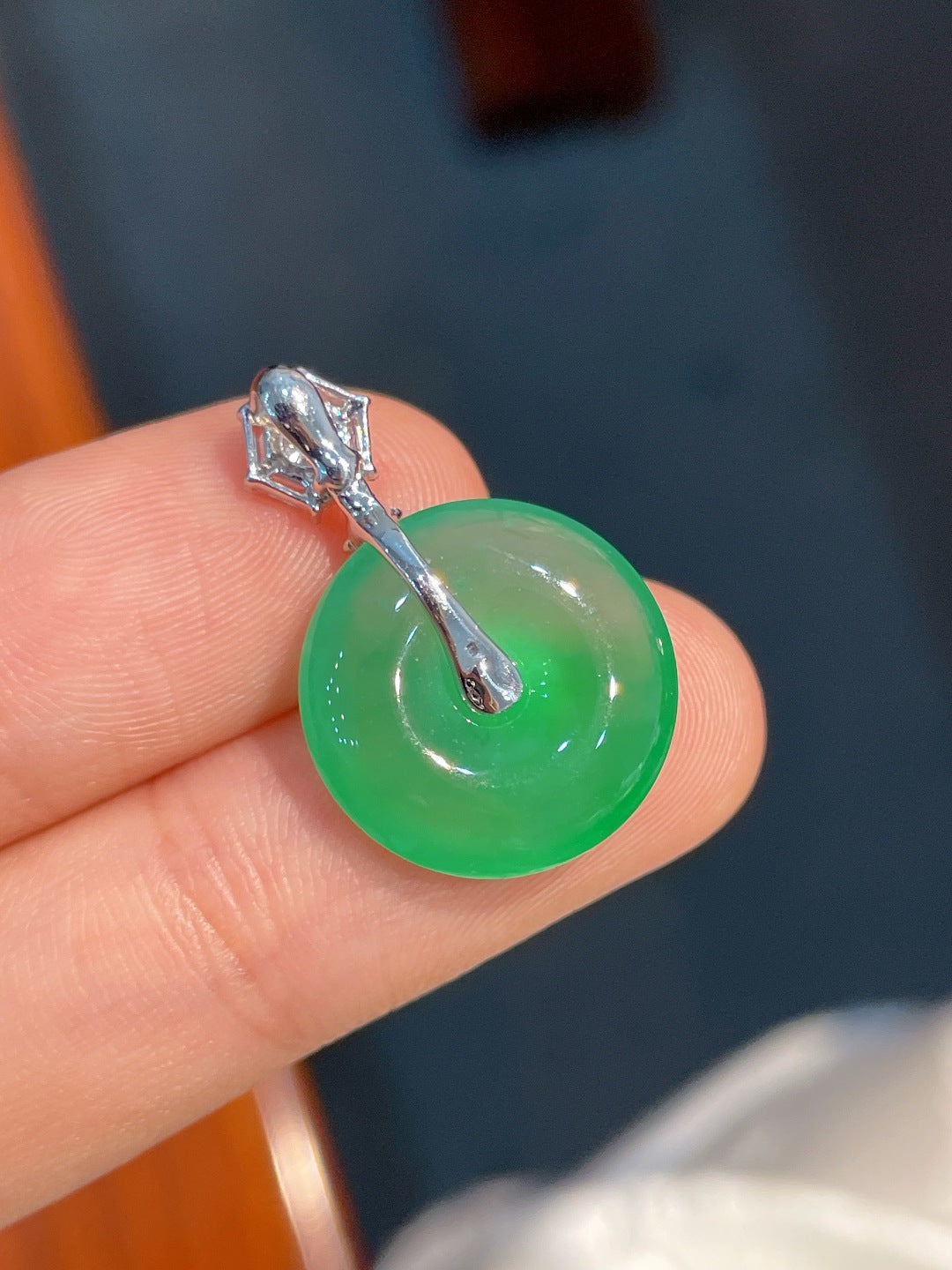 Mặt dây chuyền đá cẩm thạch xanh ngọc bích hoàn hảo, đính vàng 18k, không mặc cả, khuyến nghị mạnh mẽ (wg0022797)