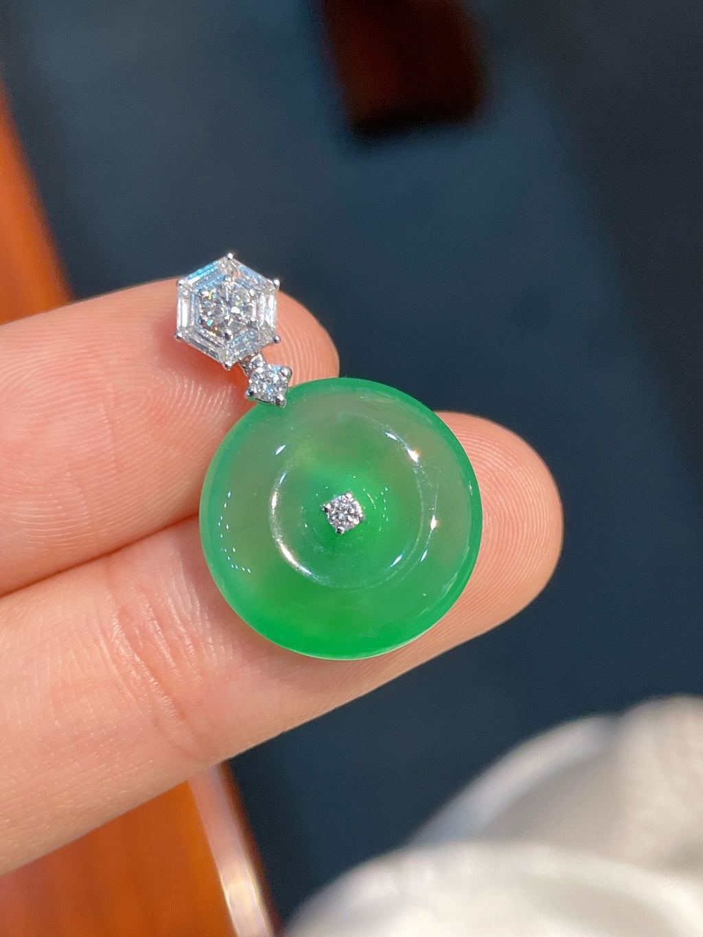 Mặt dây chuyền đá cẩm thạch xanh ngọc bích hoàn hảo, đính vàng 18k, không mặc cả, khuyến nghị mạnh mẽ (wg0022797)