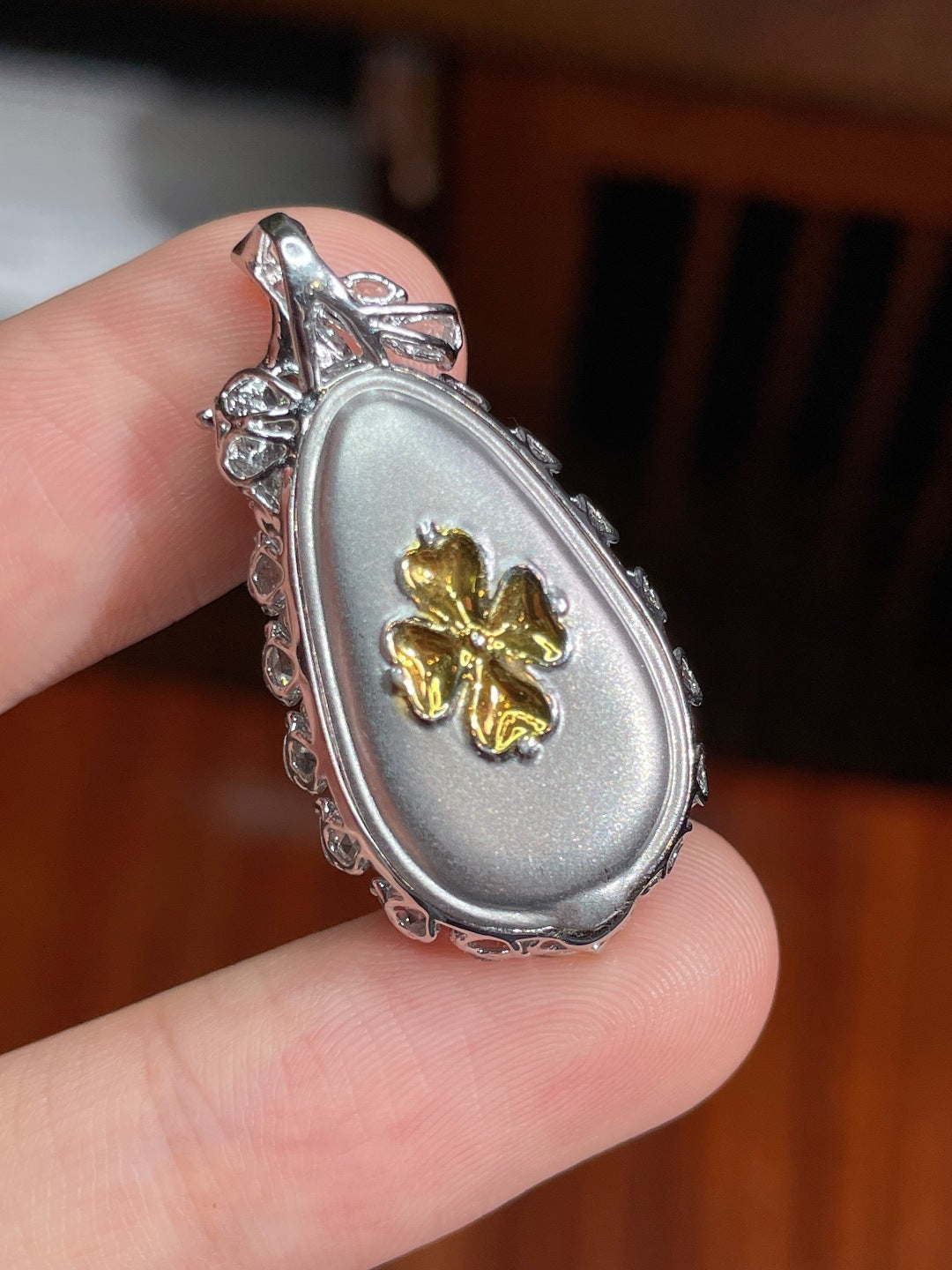 Mặt dây hạt đậu băng cao cấp hoàn hảo mạ vàng 18k không mặc cả khuyến nghị mạnh mẽ