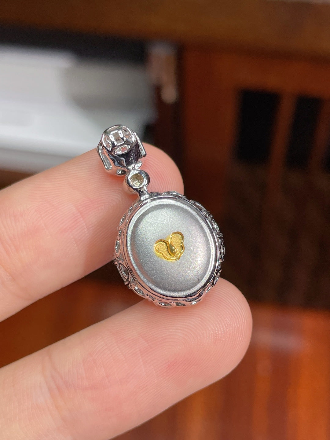 Mặt dây chuyền trứng băng cao hoàn hảo mạ vàng 18k không mặc cả khuyến nghị mạnh mẽ (wg0023245)
