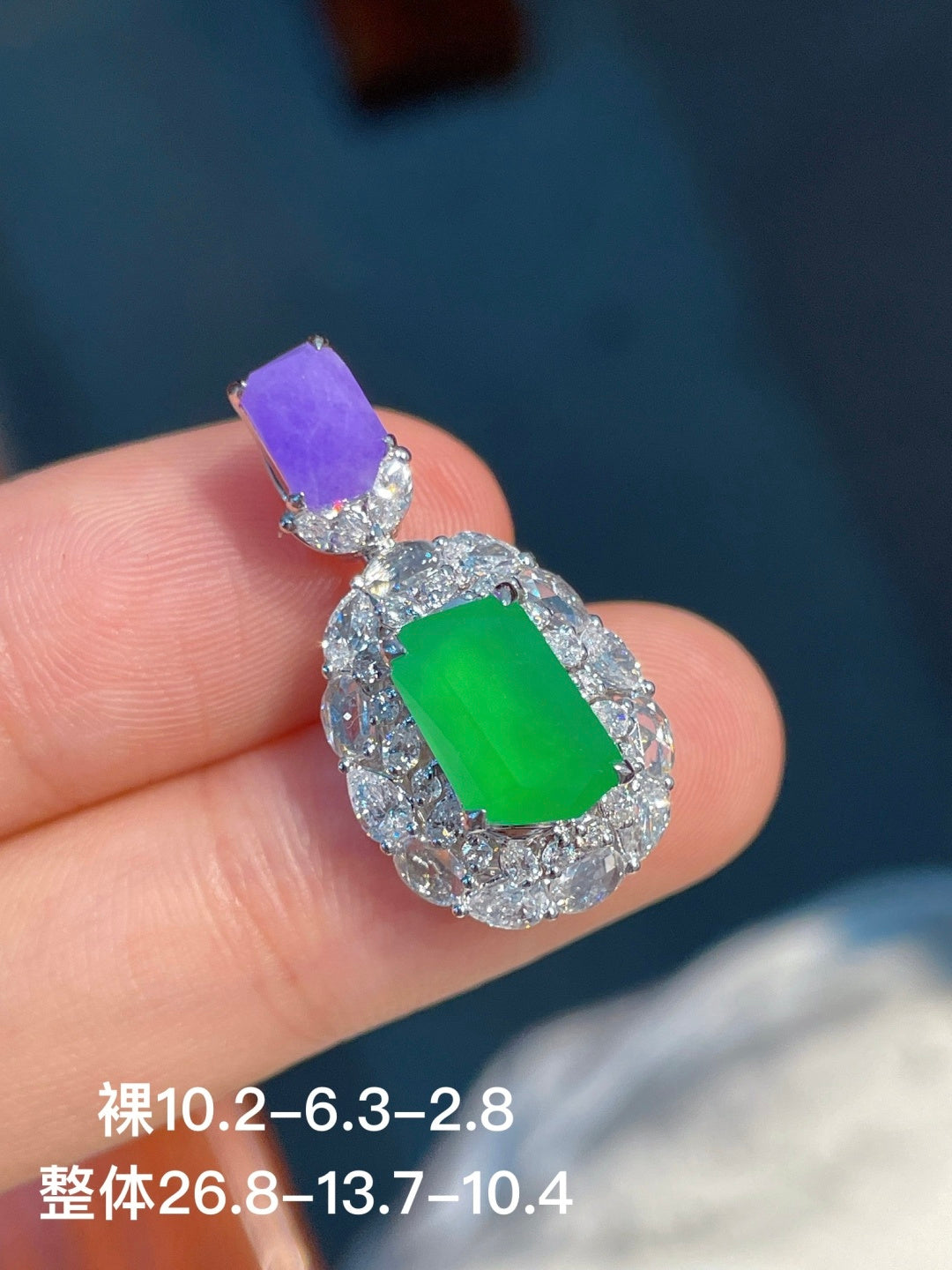 Mặt dây màu xanh lục tươi sáng, hoàn hảo, mạ vàng 18k, không mặc cả, khuyến khích mạnh mẽ