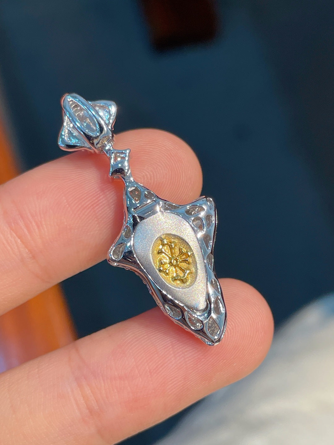 Mặt dây dương lục hoàn hảo khảm vàng 18k không mặc cả khuyến nghị mạnh mẽ (wg0023240)