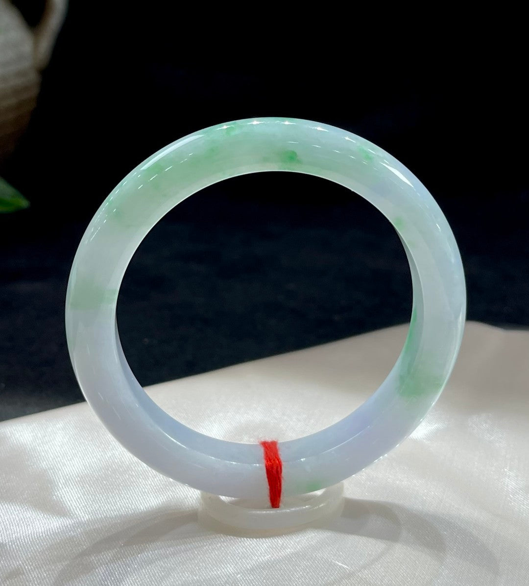 55,56 | Vòng tay bình an ngọc bích lục băng lạp A9010 Số: 26062814-4004-C19-3 Kích thước cụ thể: 56.3-9.8-8.6 (wg0024170)