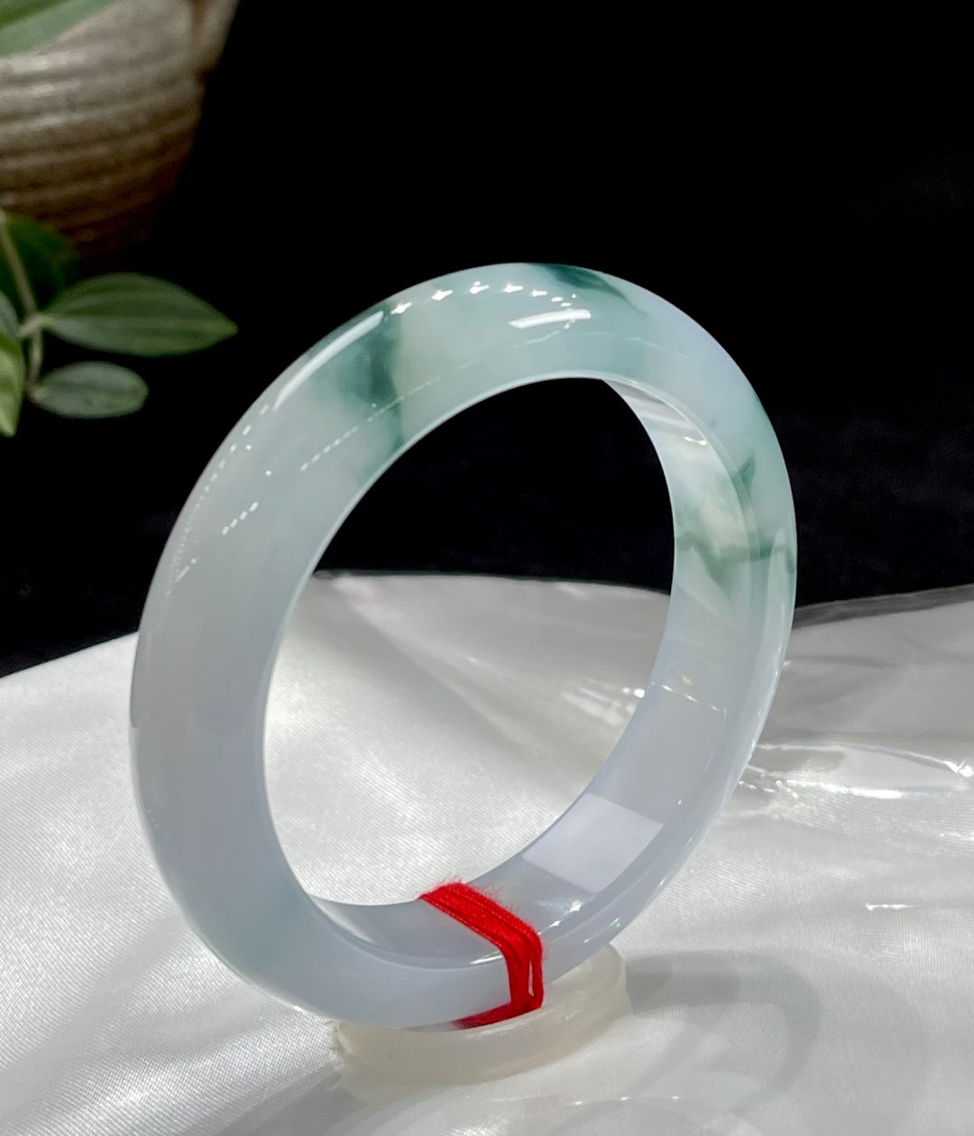 Vòng tay bình an hoa bay đáy tím băng mật A6559 Số hiệu: 2308268-2001–C13-11 Kích thước cụ thể: 53.6-12.7-9.1 (wg0024168)