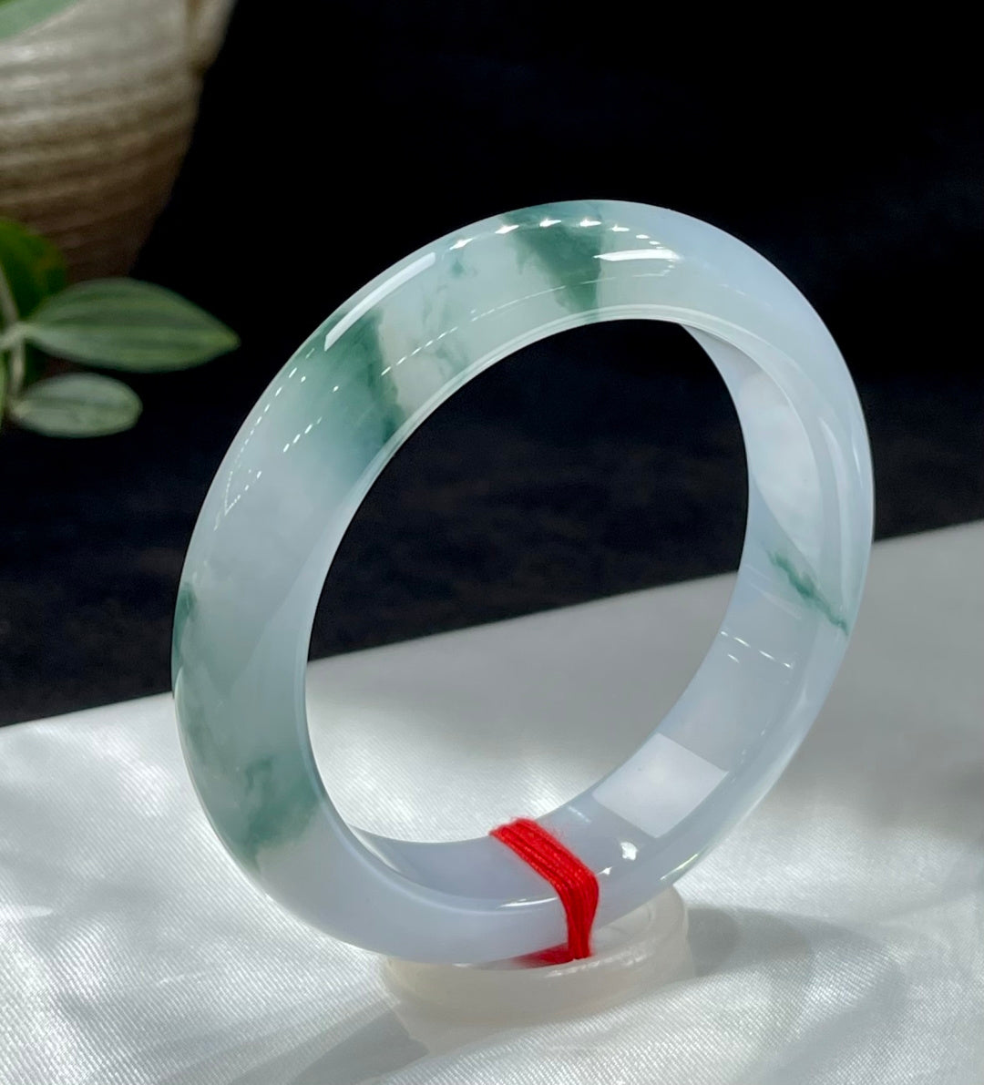 Vòng tay bình an hoa bay đáy tím băng mật A6559 Số hiệu: 2308268-2001–C13-11 Kích thước cụ thể: 53.6-12.7-9.1 (wg0024168)