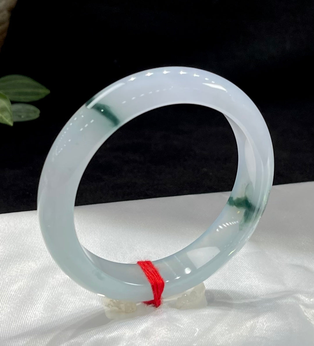 Vòng tay bình an hoa bay đáy tím vân băng A6558 Mã số: 2308268-2002–C13-11 Kích thước cụ thể: 54.3-12.3-8.4 (wg0024167)