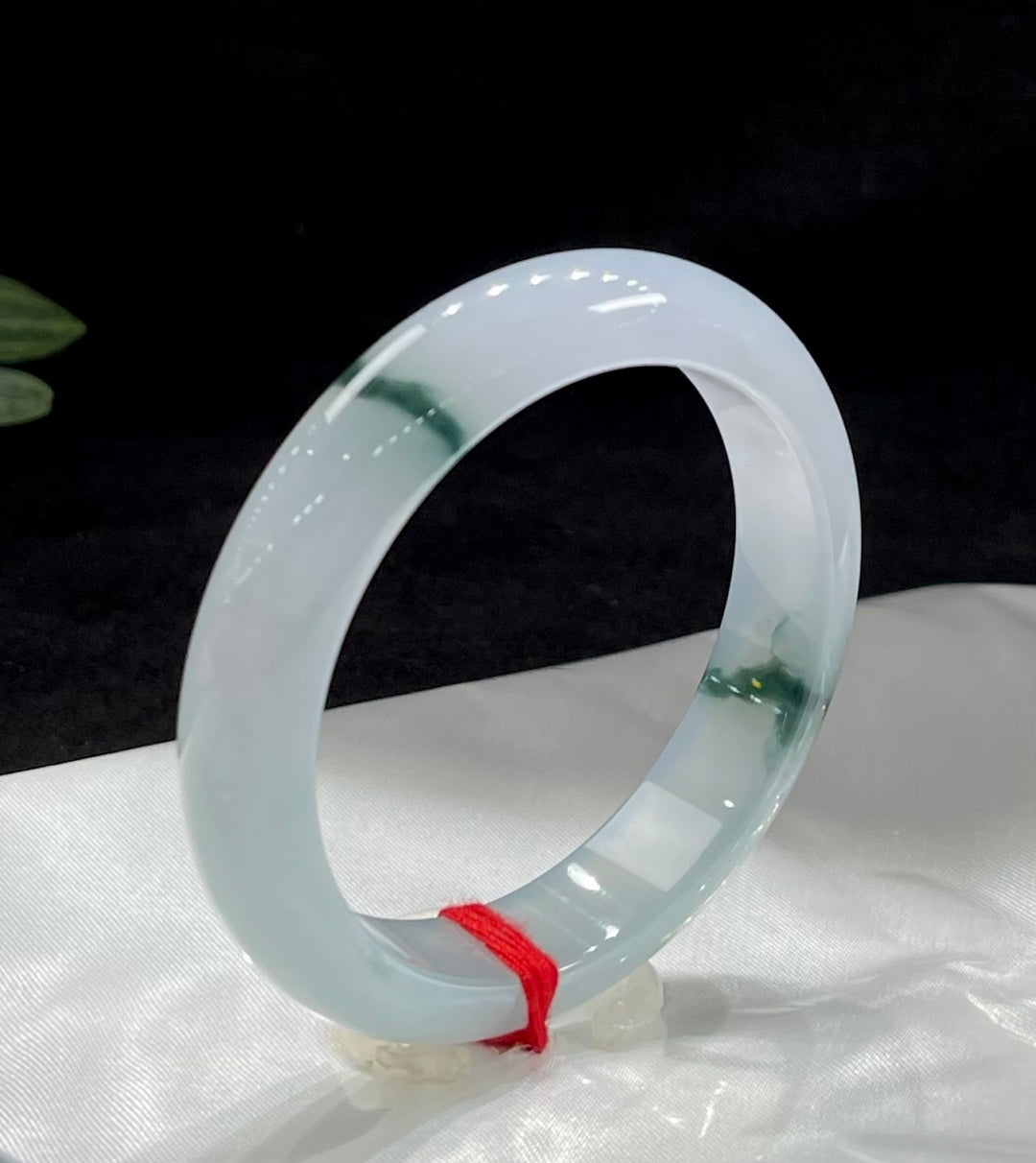 Vòng tay bình an hoa bay đáy tím vân băng A6558 Mã số: 2308268-2002–C13-11 Kích thước cụ thể: 54.3-12.3-8.4 (wg0024167)