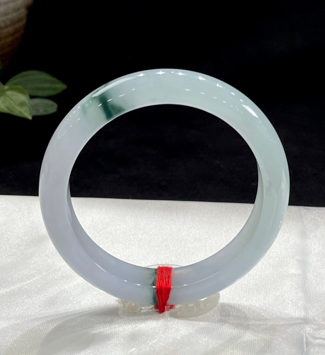 Vòng tay bình an hoa bay đáy tím vân băng A6558 Mã số: 2308268-2002–C13-11 Kích thước cụ thể: 54.3-12.3-8.4 (wg0024167)