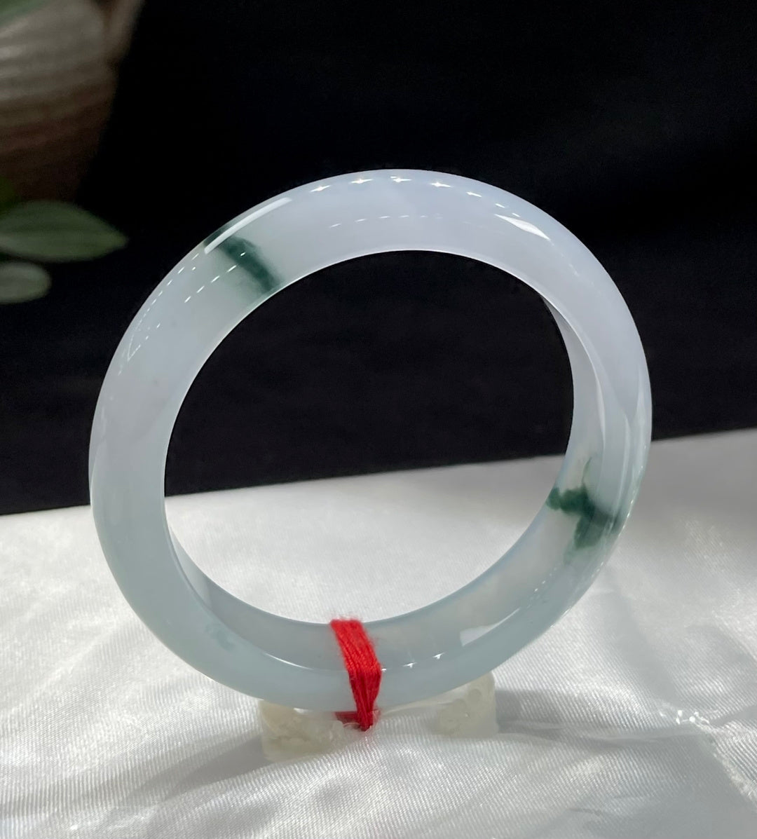 Vòng tay bình an hoa bay đáy tím vân băng A6558 Mã số: 2308268-2002–C13-11 Kích thước cụ thể: 54.3-12.3-8.4 (wg0024167)