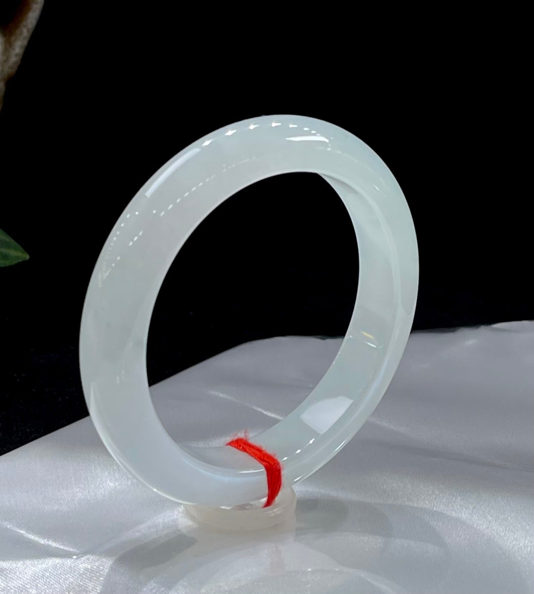 Vòng tay bình an trăng trắng ngọc bích A9017 Mã số: 2601122-14008-C13-9 Kích thước cụ thể: 55.6-12-8.6 (wg0024194)