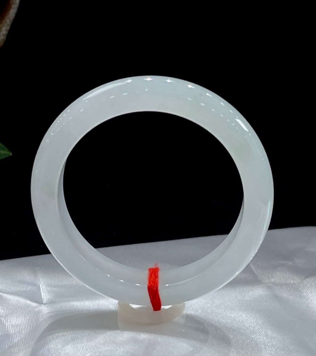 Vòng tay bình an trăng trắng ngọc bích A9017 Mã số: 2601122-14008-C13-9 Kích thước cụ thể: 55.6-12-8.6 (wg0024194)