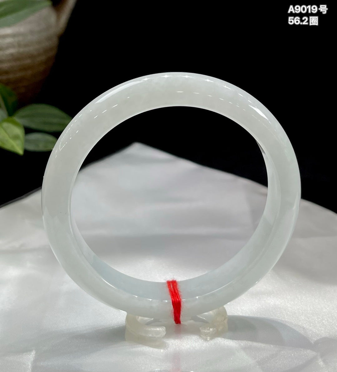 Vòng tay trơn trắng ngọc Nguyệt Quang băng mỏng mã A9019 Mã số: 23101417-40021-C5-15 Kích thước cụ thể: 56.2-11.9-7.8 (wg0024192)