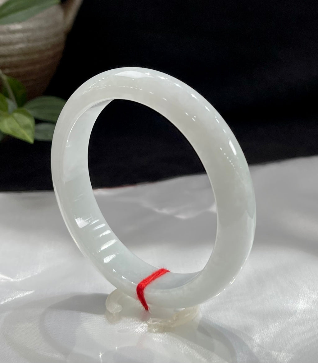 Vòng tay trơn trắng ngọc Nguyệt Quang băng mỏng mã A9019 Mã số: 23101417-40021-C5-15 Kích thước cụ thể: 56.2-11.9-7.8 (wg0024192)