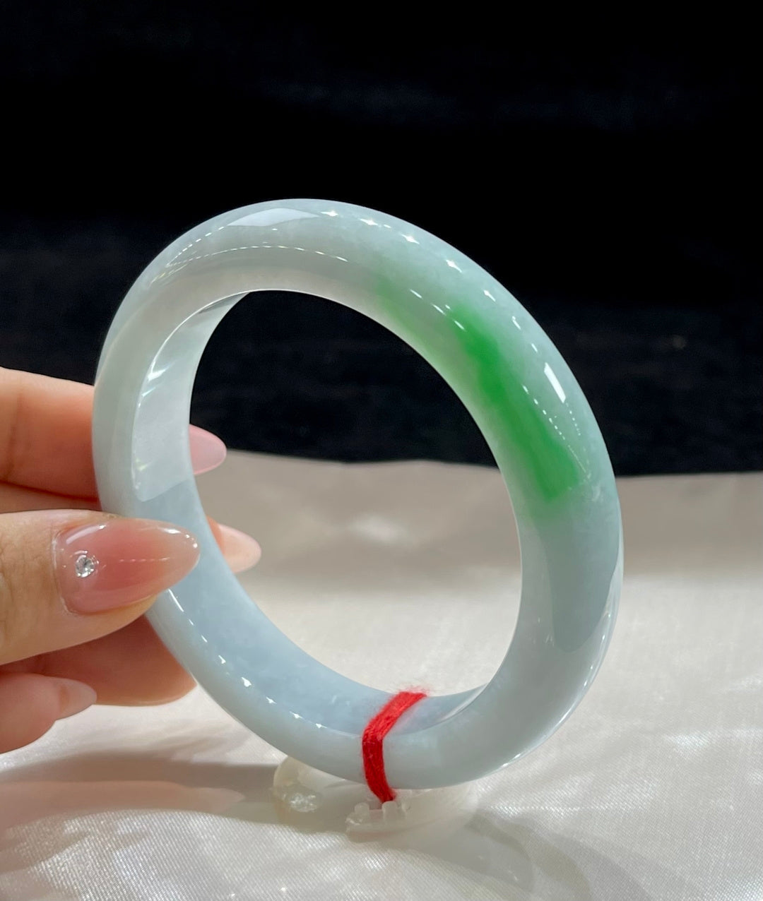 Vòng tay bình an Bạch Để Thanh Nhu Chủng A9028 Số hiệu: 26040114-16008-C19-2 Kích thước cụ thể: 57.3-12.6-9.1 (wg0024183)
