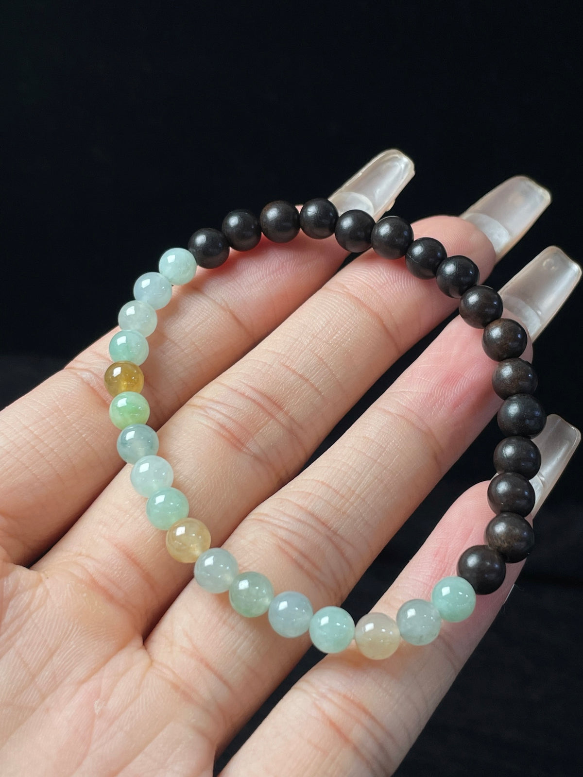 Vòng tay ngọc phỉ thúy tự nhiên kèm hộp quà tặng + giấy chứng nhận, cỡ hạt 5.3, mã số: 7-7DD (wg0024405)