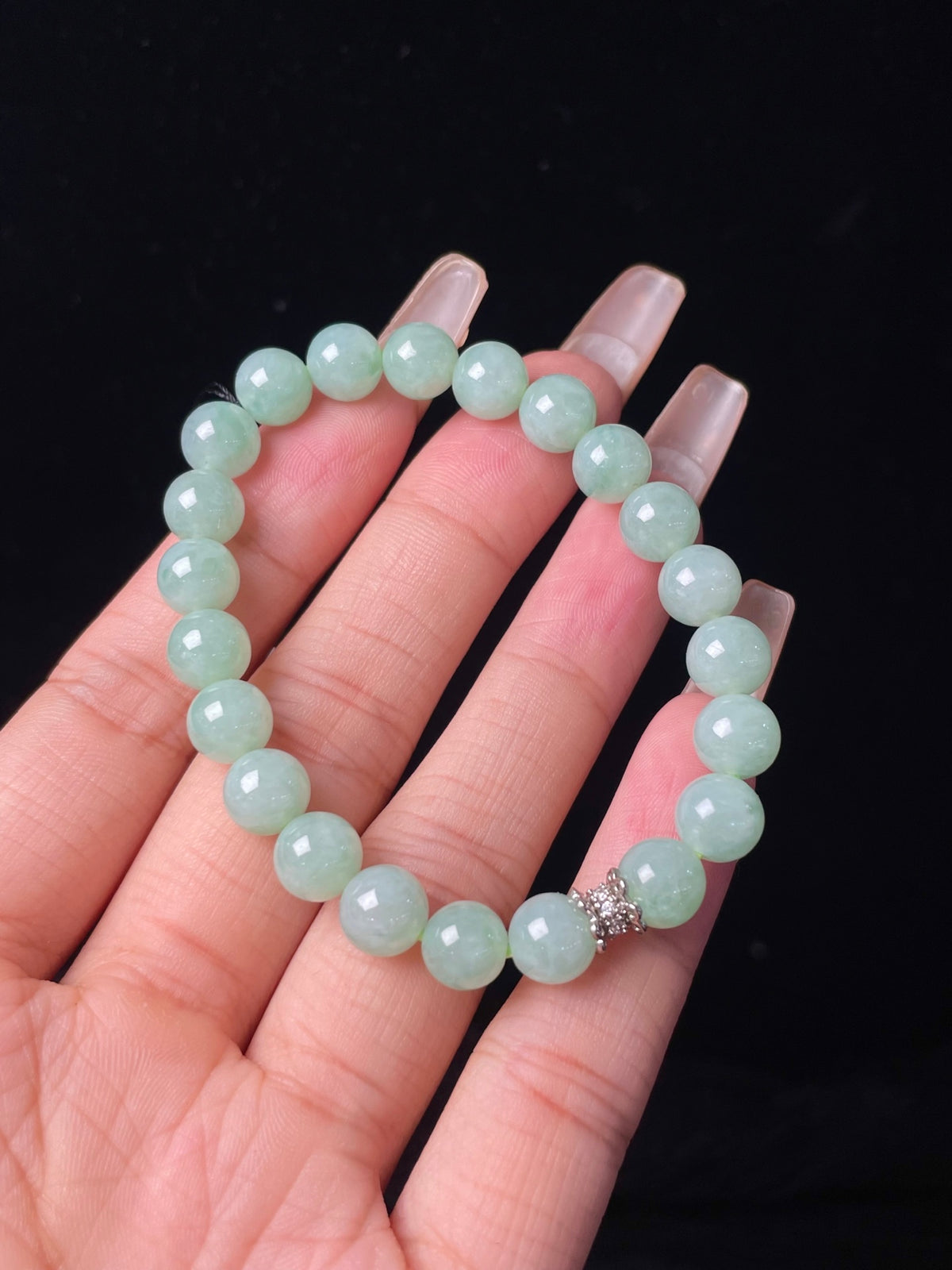 Vòng tay ngọc phỉ thúy tự nhiên Kèm hộp quà + giấy chứng nhận Kích thước hạt 7.8mm Mã số: 7-7DD (wg0024404)
