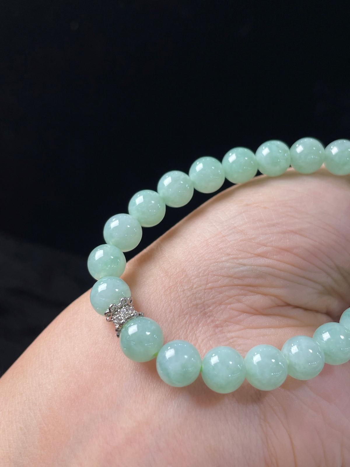 Vòng tay ngọc phỉ thúy tự nhiên Kèm hộp quà + giấy chứng nhận Kích thước hạt 7.8mm Mã số: 7-7DD (wg0024404)