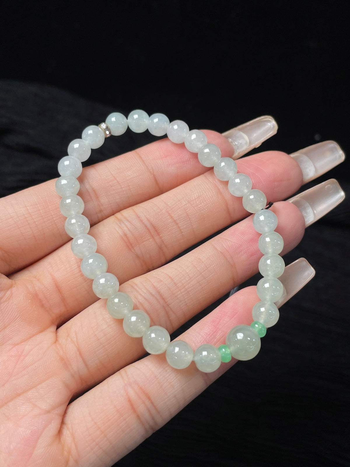 Vòng tay ngọc phỉ thúy tự nhiên kèm hộp quà + giấy chứng nhận kích thước 6-7.8 mã số: 7-7DD (wg0024403)