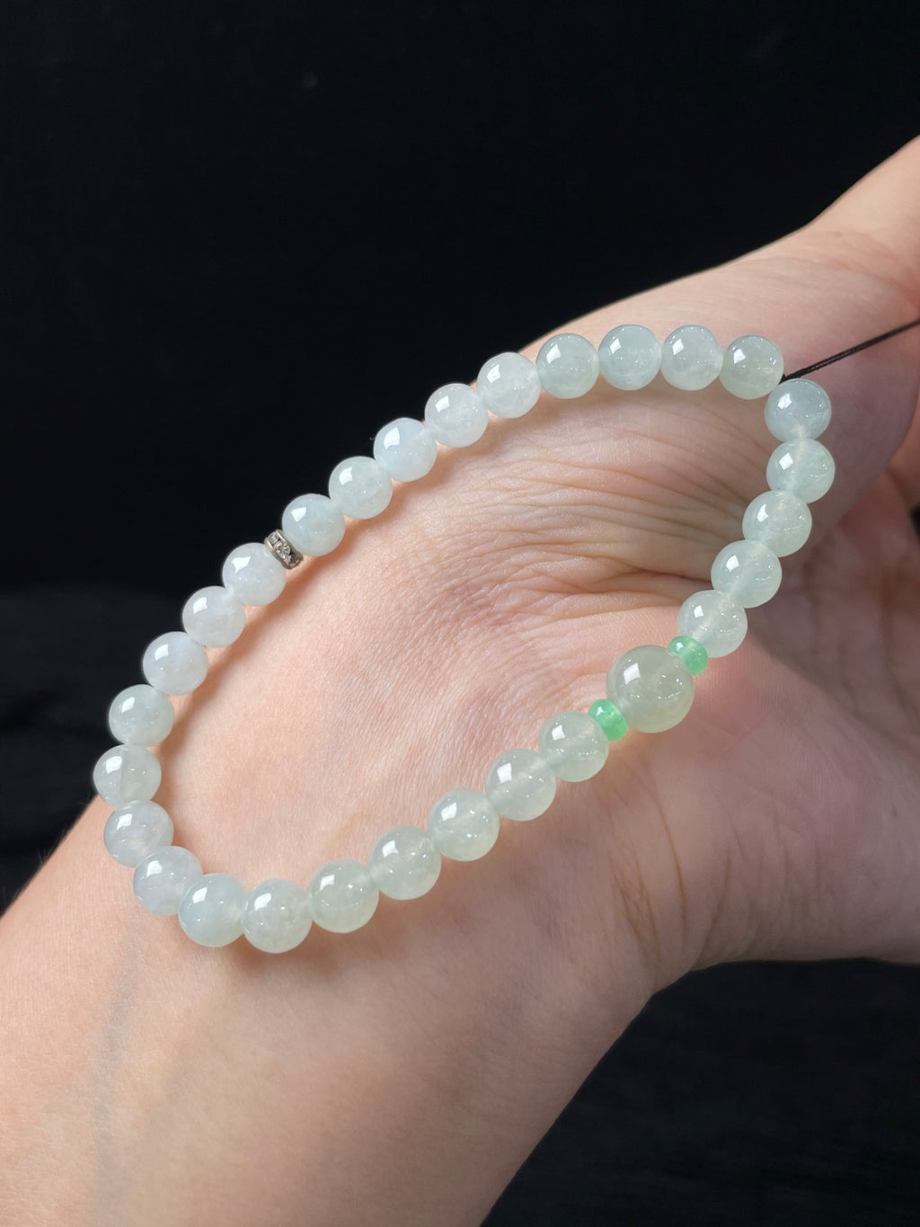 Vòng tay ngọc phỉ thúy tự nhiên kèm hộp quà + giấy chứng nhận kích thước 6-7.8 mã số: 7-7DD (wg0024403)