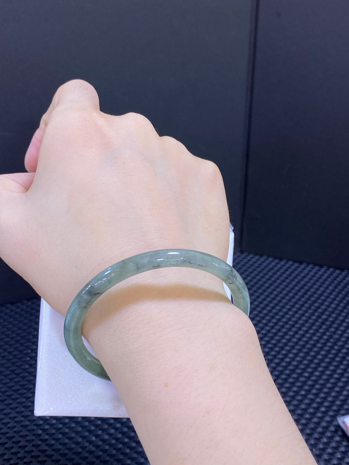 Chuyên trang vòng tay dạng chuông màu xanh dầu Lệ · 55-56 | Mã số: 24050708-60025 Kích thước cụ thể: 56-5.9-6.1 (wg0024410)