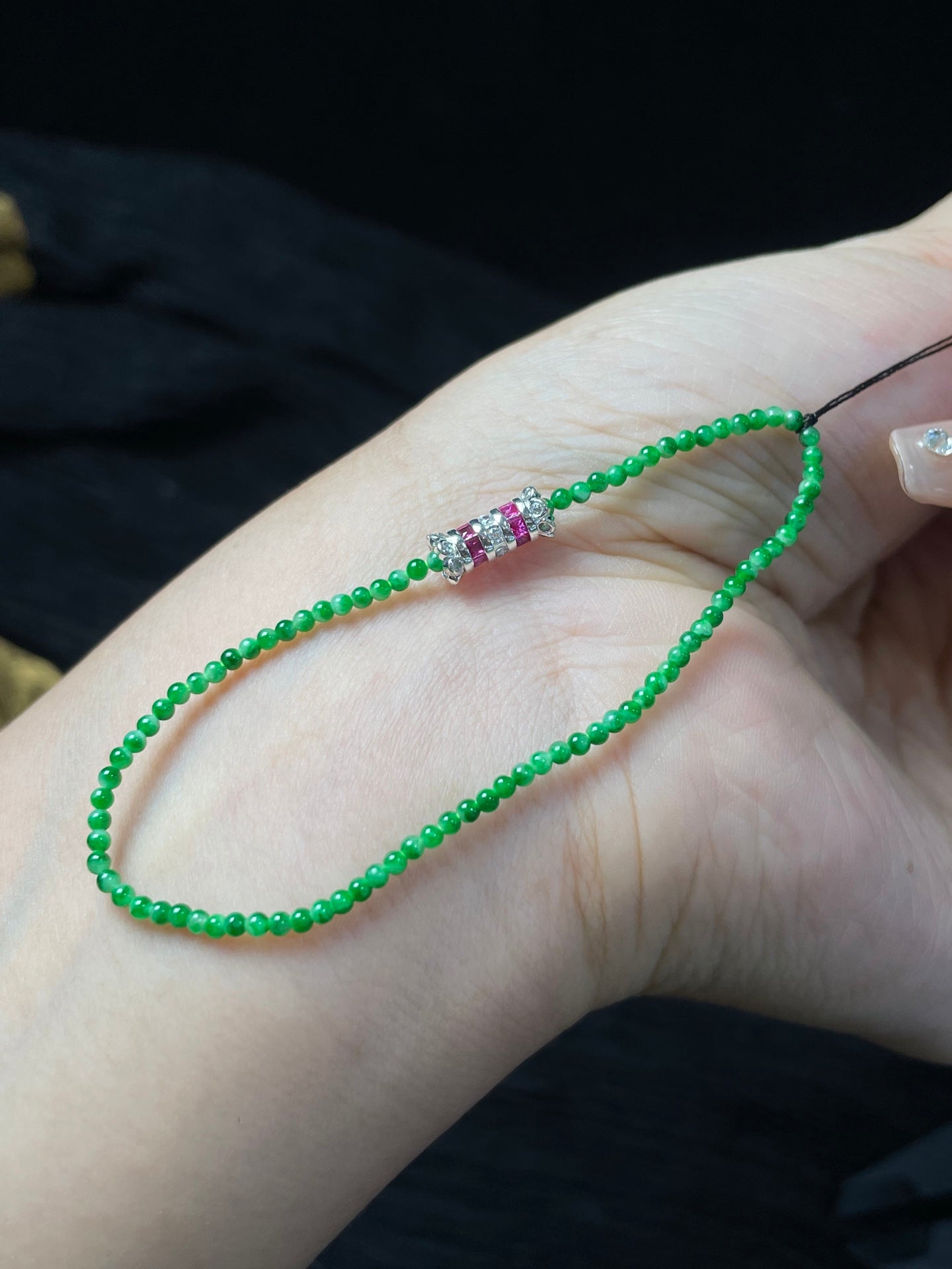 Vòng tay ngọc bích tự nhiên Hộp quà tặng + Chứng chỉ Kích thước 2 Mã số: 7-6DD (wg0024395)