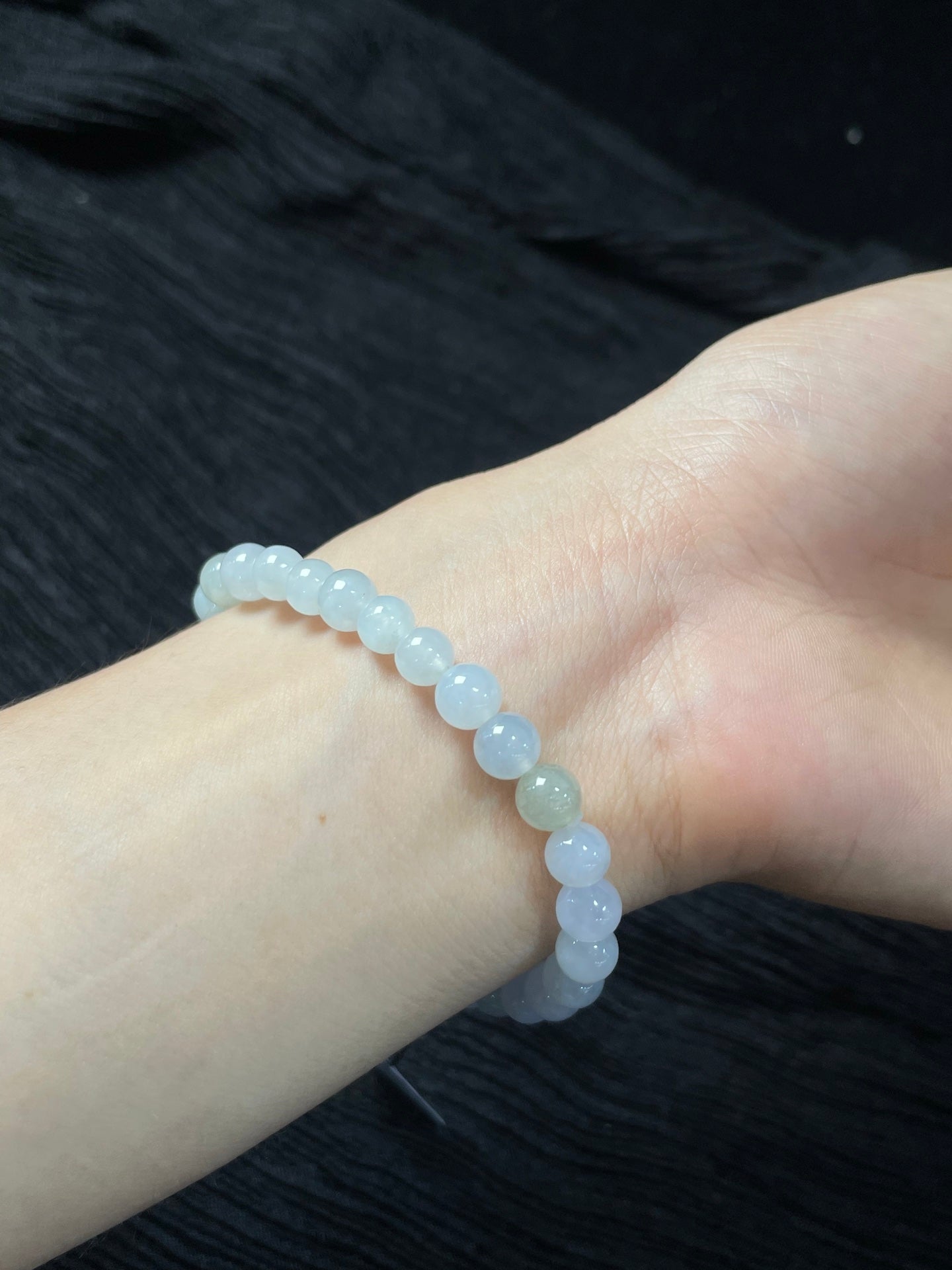 Vòng tay ngọc phỉ thúy tự nhiên kèm hộp quà + giấy chứng nhận kích thước 6mm mã số: 5-5DD (wg0024385)