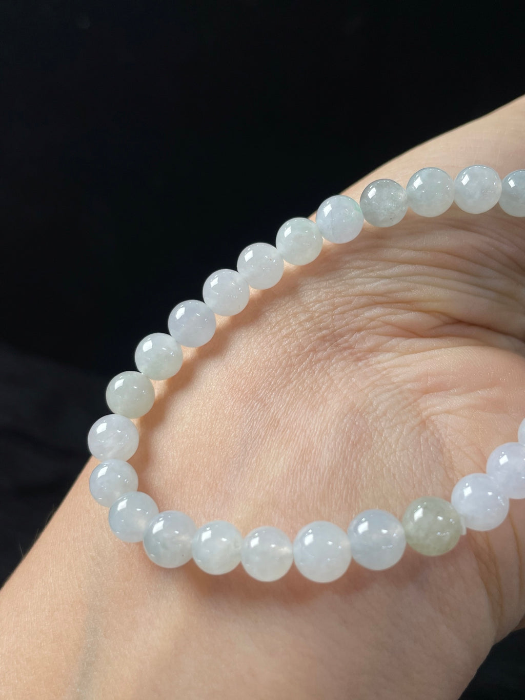 Vòng tay ngọc phỉ thúy tự nhiên kèm hộp quà + giấy chứng nhận kích thước 6mm mã số: 5-5DD (wg0024385)