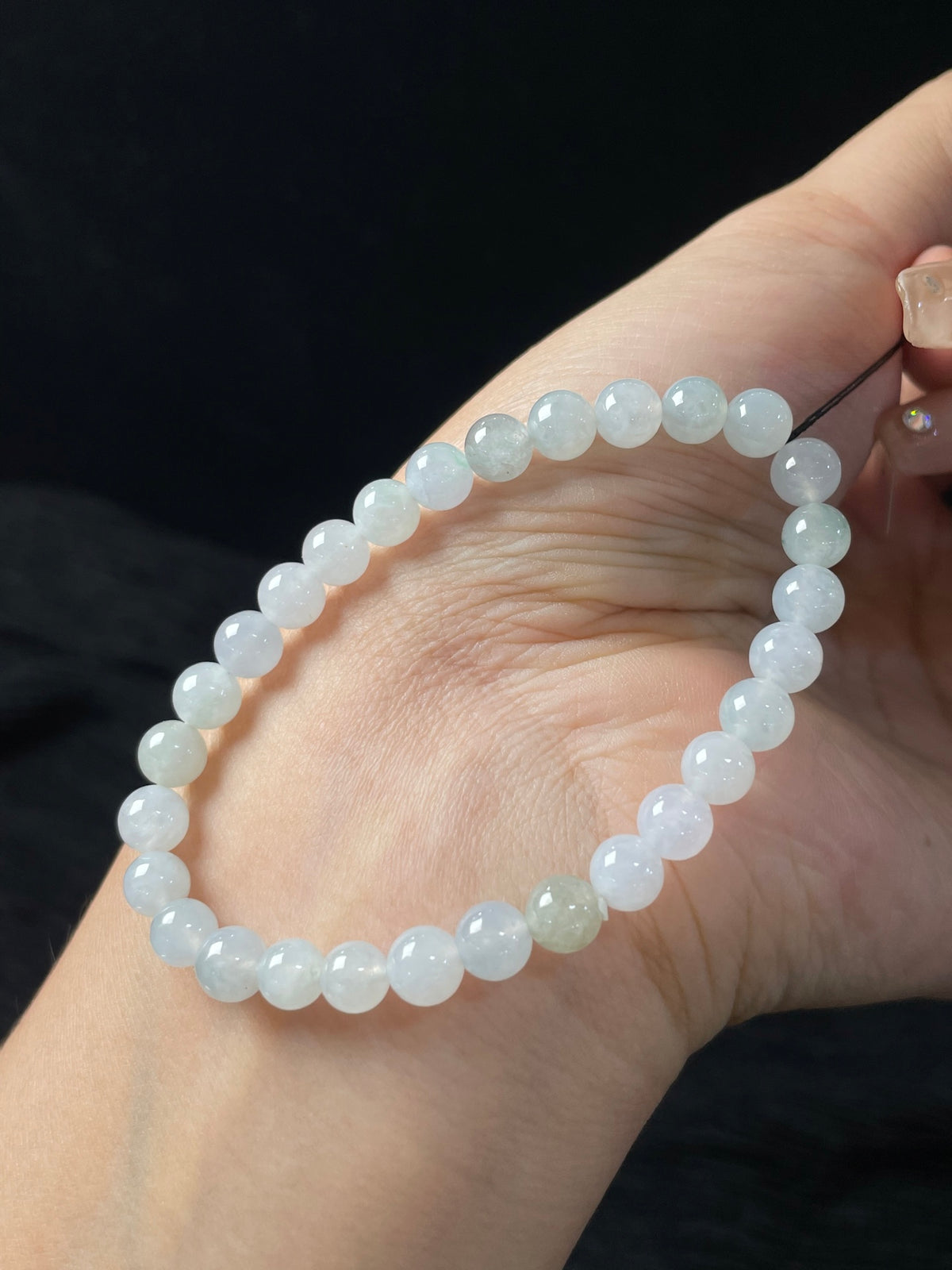 Vòng tay ngọc phỉ thúy tự nhiên kèm hộp quà + giấy chứng nhận kích thước 6mm mã số: 5-5DD (wg0024385)