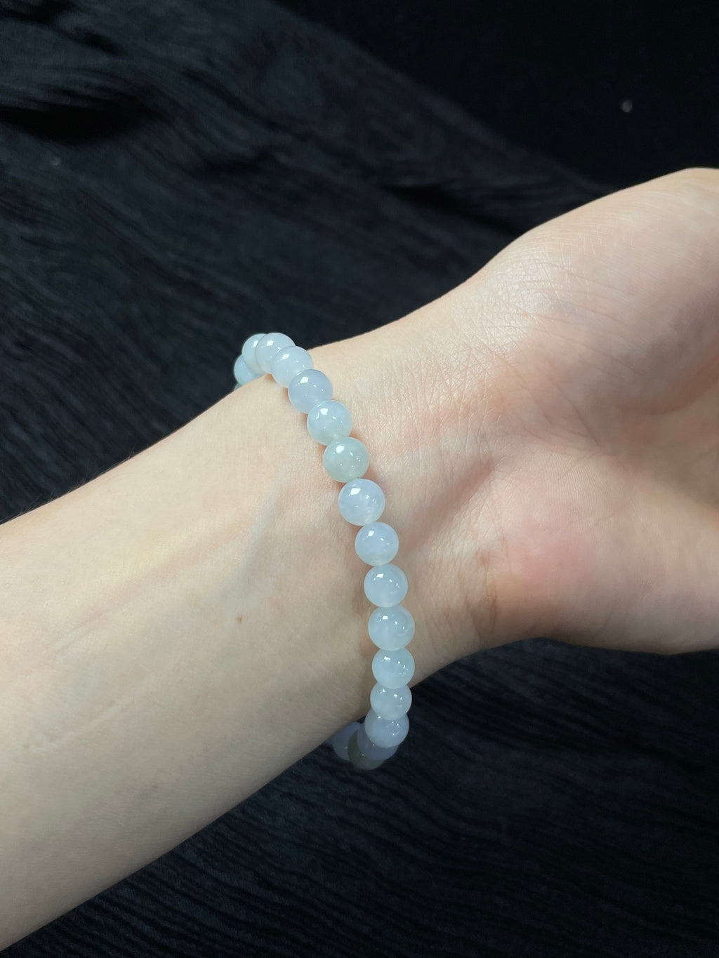 Vòng tay ngọc phỉ thúy tự nhiên kèm hộp quà + giấy chứng nhận kích thước 6mm mã số: 5-5DD (wg0024385)