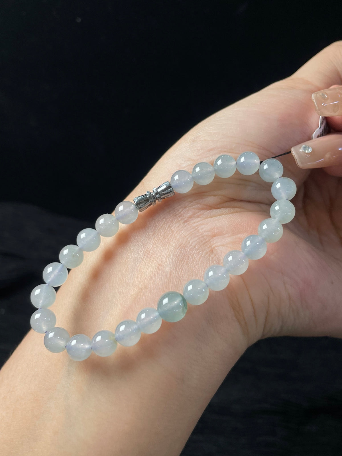 Vòng tay ngọc phỉ thúy tự nhiên Hộp quà tặng + Chứng chỉ Kích thước hạt 6.5-7.6 Mã số: 7-7DD（wg0024379）