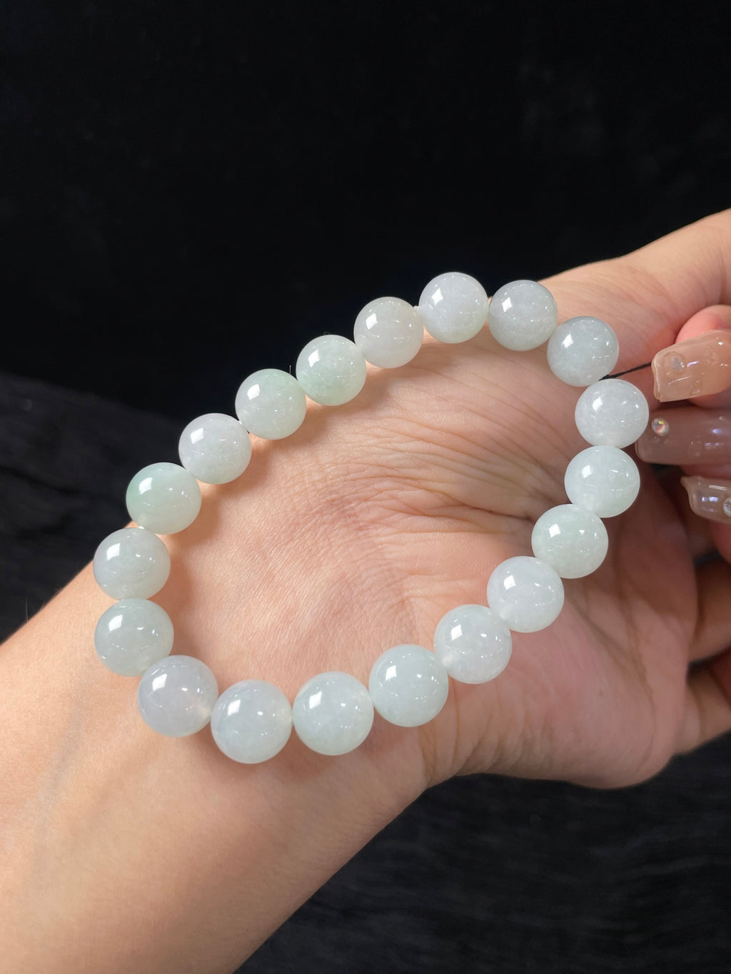 Vòng tay ngọc phỉ thúy tự nhiên kèm hộp quà + giấy chứng nhận, cỡ hạt 10, mã số: 5-5DD (wg0024375)