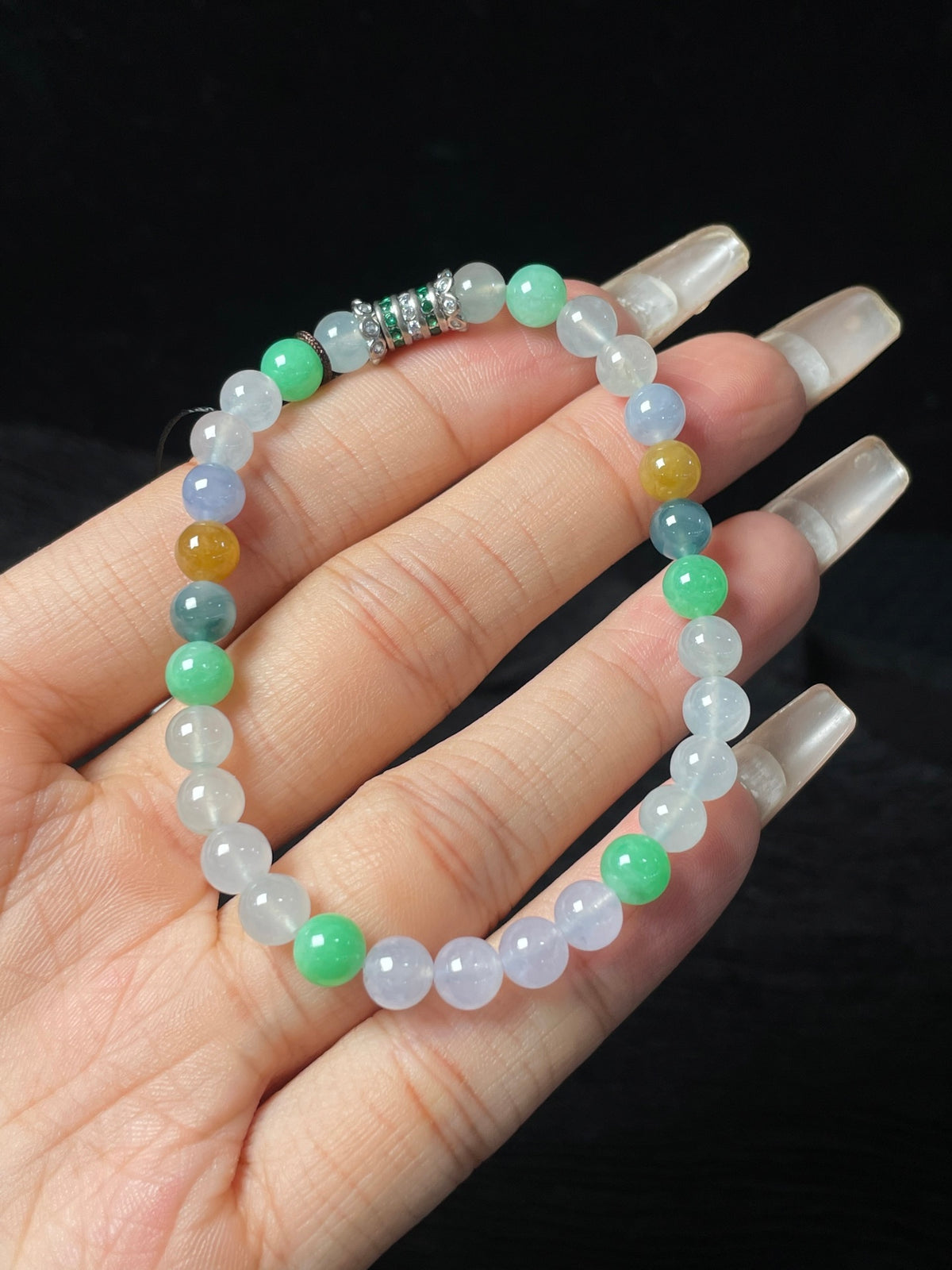 Vòng tay ngọc phỉ thúy tự nhiên kèm hộp quà tặng + chứng chỉ size 6 mã số: 6-24DD (wg0024615)