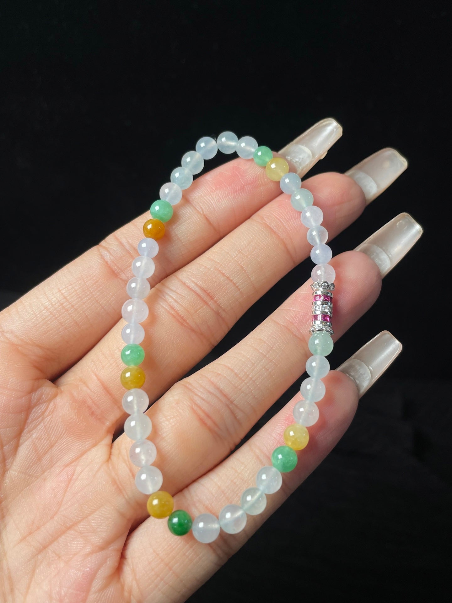 Vòng tay ngọc phỉ thúy tự nhiên kèm hộp quà + chứng chỉ kích thước 5.5mm mã số: 7-6FG (wg0024611)