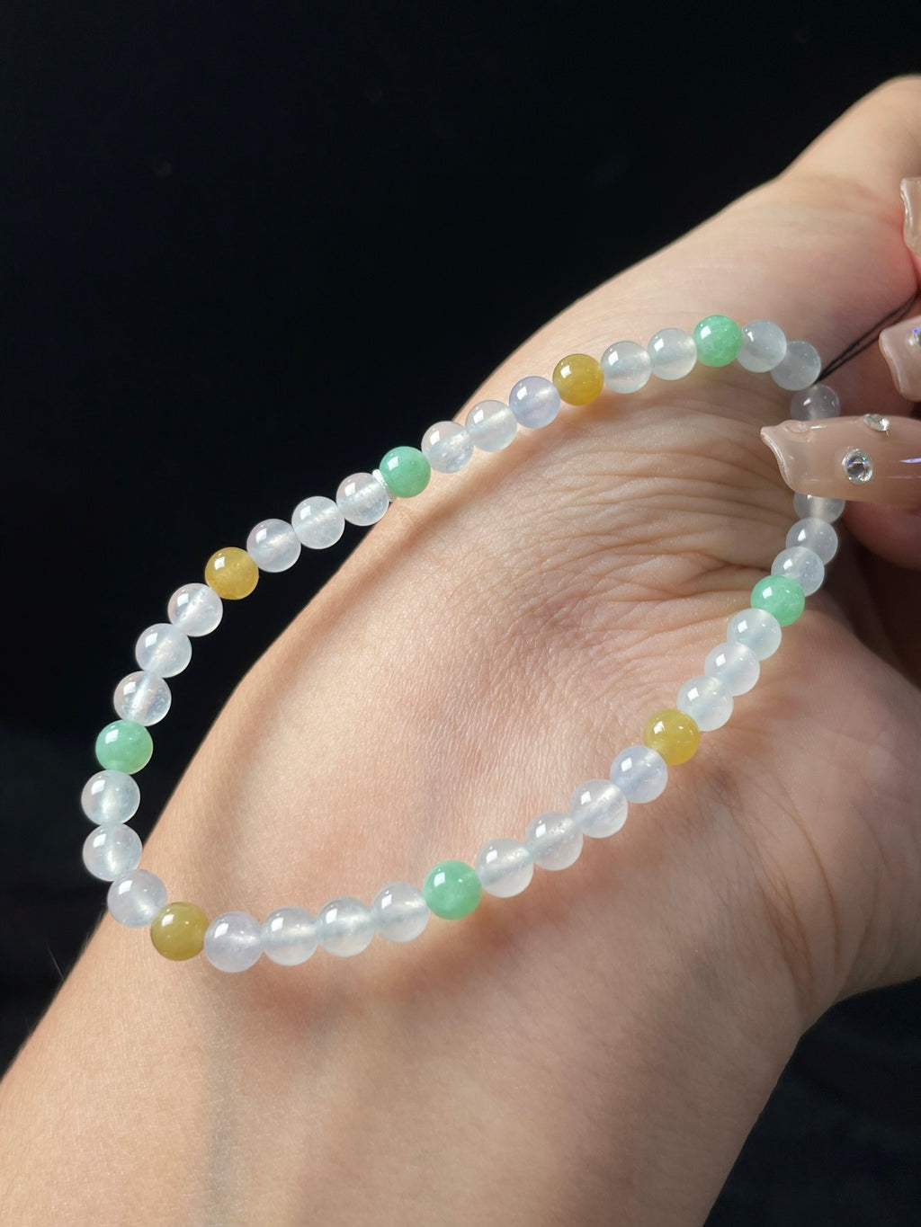 Vòng tay ngọc phỉ thúy tự nhiên kèm hộp quà + giấy chứng nhận kích thước 4.5mm mã số: 5-6DD (wg0024609)