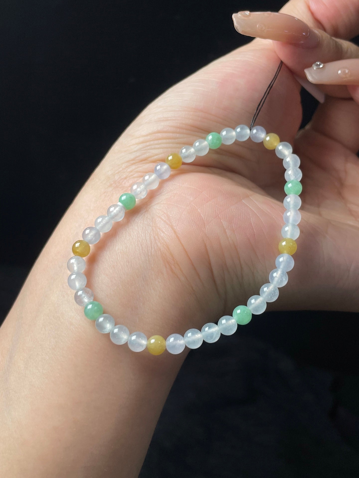 Vòng tay ngọc phỉ thúy tự nhiên kèm hộp quà + giấy chứng nhận kích thước 4.5mm mã số: 5-6DD (wg0024609)