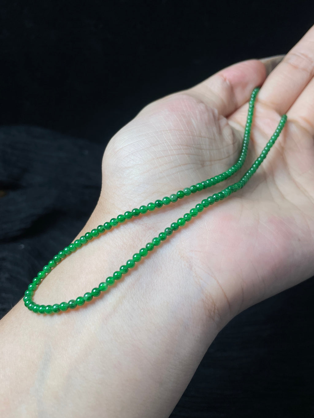 Vòng tay ngọc phỉ thúy tự nhiên kèm hộp quà + chứng chỉ size 2.1-2.5 mã số: 7-6DD (wg0024593)